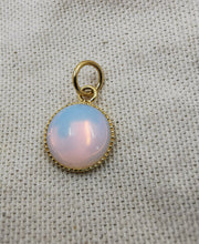 Charger l&#39;image dans la galerie, Charms pendentif rond LUNA en pierre de lune
