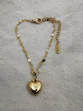 Charger l&#39;image dans la galerie, Bracelet EROS en maille fantaisie avec un coeur
