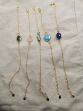Charger l&#39;image dans la galerie, Bracelet CAPRI avec une perle rectangulaire en verre verte

