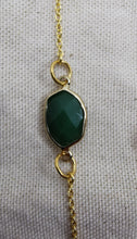 Charger l&#39;image dans la galerie, Bracelet OSLO avec une perle en résine imitation émeraude verte
