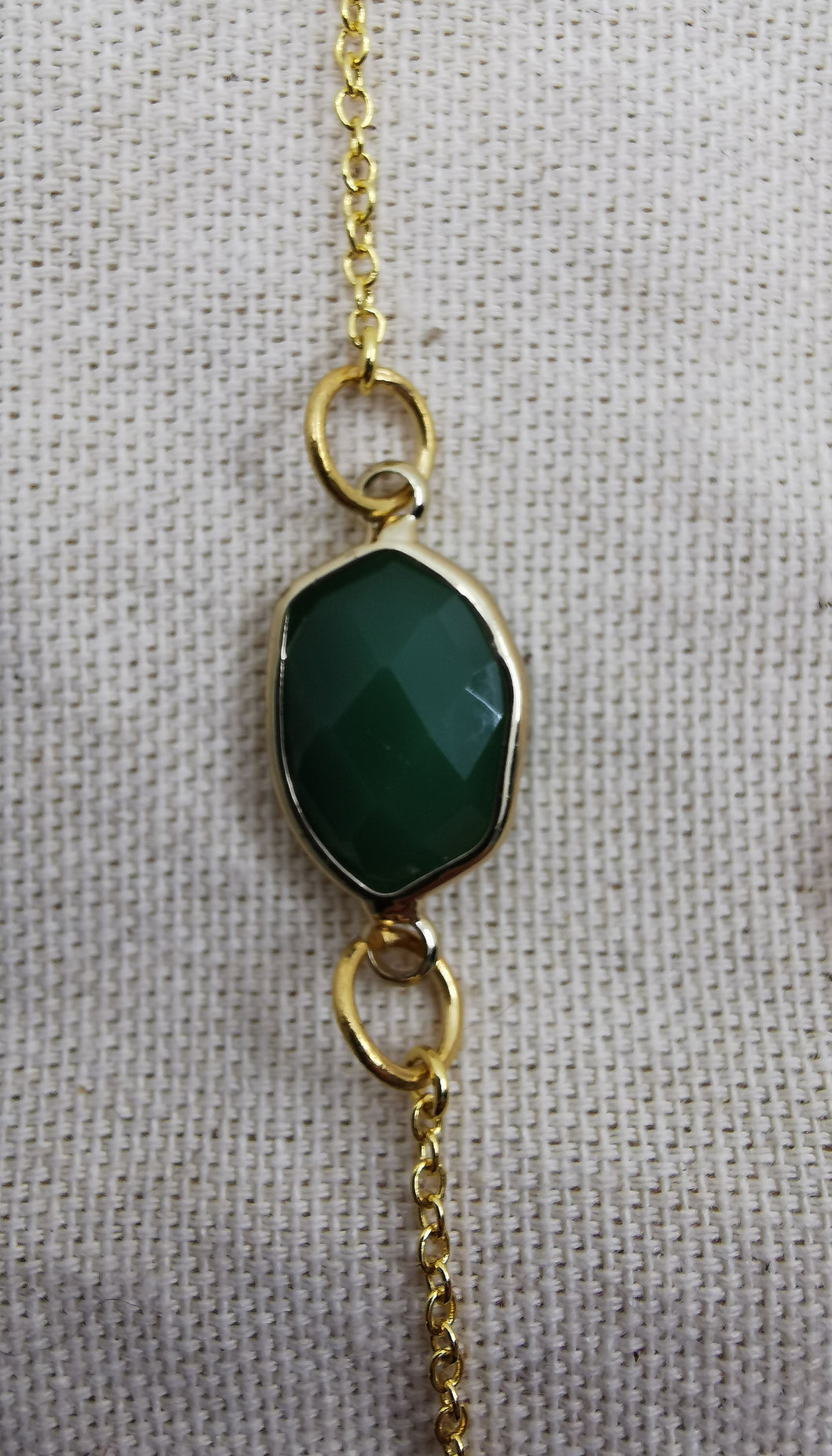 Bracelet OSLO avec une perle en résine imitation émeraude verte
