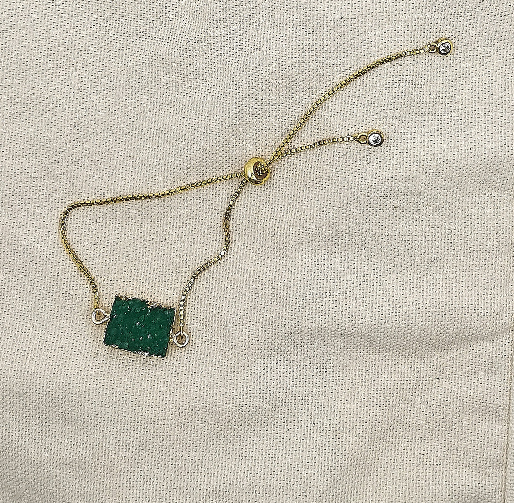 Bracelet VAIAVA avec une perle en résine verte