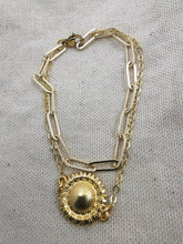 Charger l&#39;image dans la galerie, Bracelet CLYTIE double chaine en maille rectangle et forçat avec un tournesol
