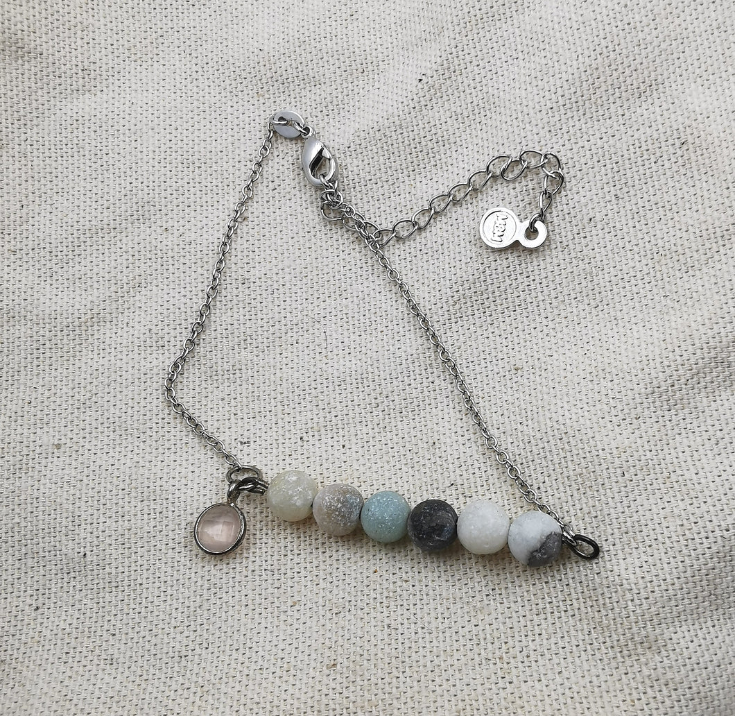 Bracelet MELANIPPE avec perle en amazonite et breloque en quartz rose