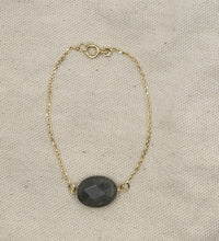 Charger l&#39;image dans la galerie, Bracelet Agnès en plaqué or avec labradorite

