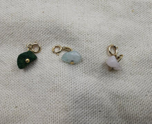Charger l&#39;image dans la galerie, Charms pendentif GASTON en pierre naturelle
