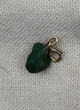 Charger l&#39;image dans la galerie, Charms pendentif GASTON en pierre naturelle
