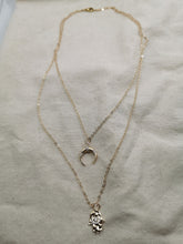 Charger l&#39;image dans la galerie, Collier Fatima Luna Deux Rangs Chaine lune et main de Fatma
