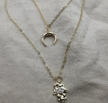 Charger l&#39;image dans la galerie, Collier Fatima Luna Deux Rangs Chaine lune et main de Fatma
