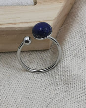 Charger l&#39;image dans la galerie, Bague Cora avec boule argenté et lapis lazulli
