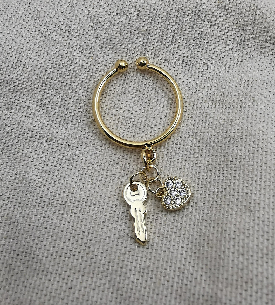 Bague FLORENCE avec boule doré et breloque clé et coeur