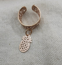 Charger l&#39;image dans la galerie, Bague large LUCIA doré rose et breloque ananas
