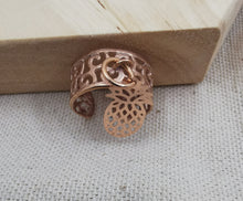 Charger l&#39;image dans la galerie, Bague large LUCIA doré rose et breloque ananas
