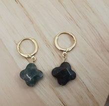 Charger l&#39;image dans la galerie, Boucle oreille LUCIE mini créole trèfle en agate indienne
