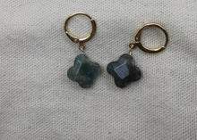 Charger l&#39;image dans la galerie, Boucle oreille LUCIE mini créole trèfle en agate indienne
