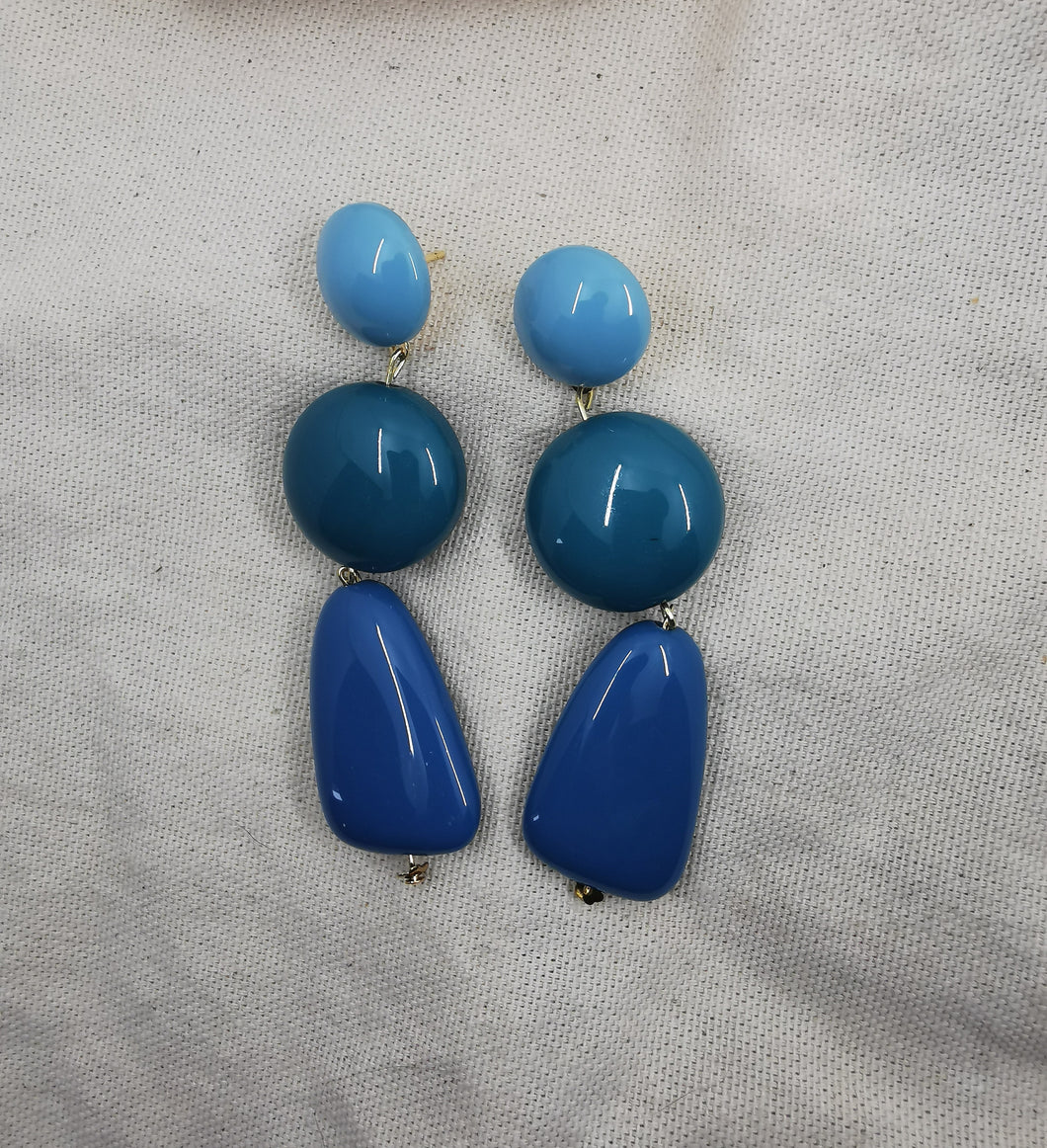 Boucle oreille Ursula en résine bleue