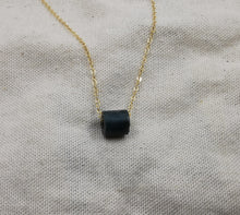 Charger l&#39;image dans la galerie, Collier CHARLOTTE avec pierre naturelle
