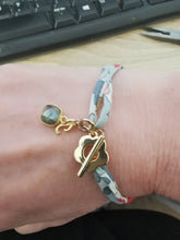 Charger l&#39;image dans la galerie, Bracelet SUMMER en tissu liberty et fermoir en forme de fleur
