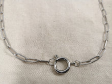 Charger l&#39;image dans la galerie, Collier MARTIN maille rectangle avec gros fermoir spécial charms
