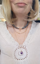 Charger l&#39;image dans la galerie, Collier VANINA avec perle d&#39;eau douce noire nacrée
