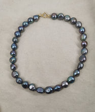 Charger l&#39;image dans la galerie, Collier VANINA avec perle d&#39;eau douce noire nacrée

