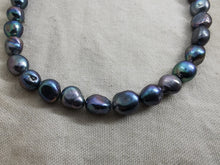 Charger l&#39;image dans la galerie, Collier VANINA avec perle d&#39;eau douce noire nacrée
