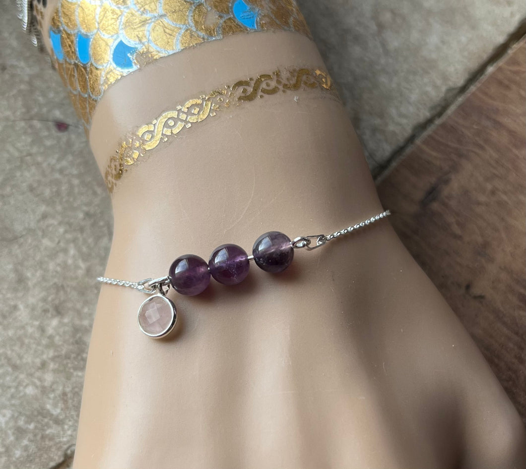 Bracelet Arné avec perle en Améthyste et breloque en quartz rose