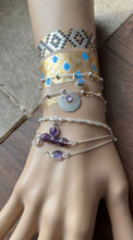 Charger l&#39;image dans la galerie, Bracelet Arné avec perle en Améthyste et breloque en quartz rose
