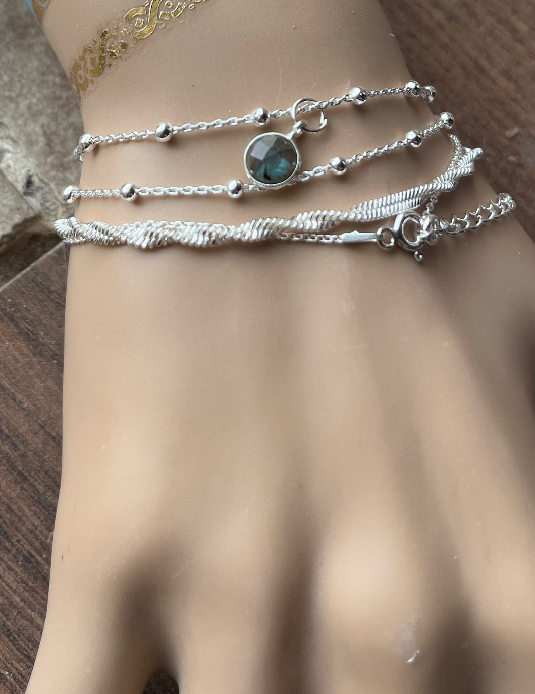 Bracelet en argent Junon avec pendentif rond sertie d'une pierre naturelle